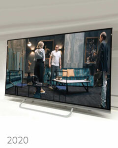 Lire la suite à propos de l’article 2020 A la TV ce soir, diffusion du  film La Ch&rsquo;tite Famille / Dany Boon – Modèles « La chaise à 3 pieds » et série de chaises à l&rsquo;expo / Palais de Tokyo