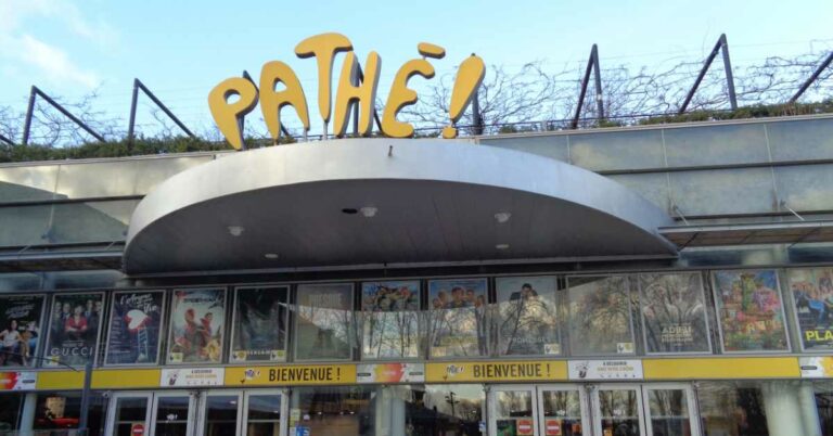 Lire la suite à propos de l’article 2018 Sortie au cinéma du film de Dany Boon « La Ch&rsquo;tite Famille » dans lequel j&rsquo;ai dessiné des modèles