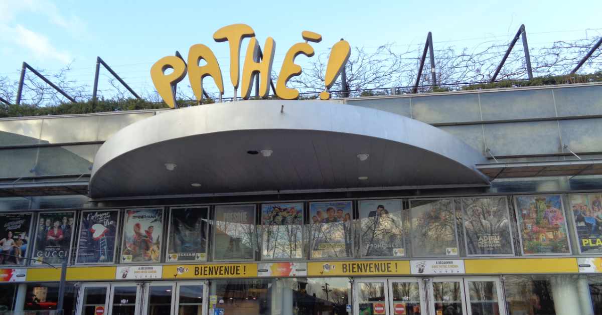 You are currently viewing 2018 Sortie au cinéma du film de Dany Boon « La Ch&rsquo;tite Famille » dans lequel j&rsquo;ai dessiné des modèles